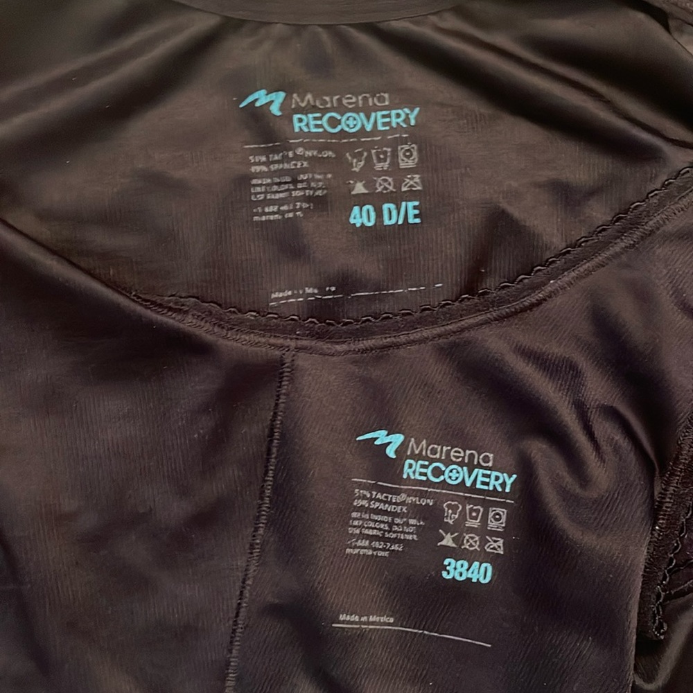 2 Marena Recovery compression bras
